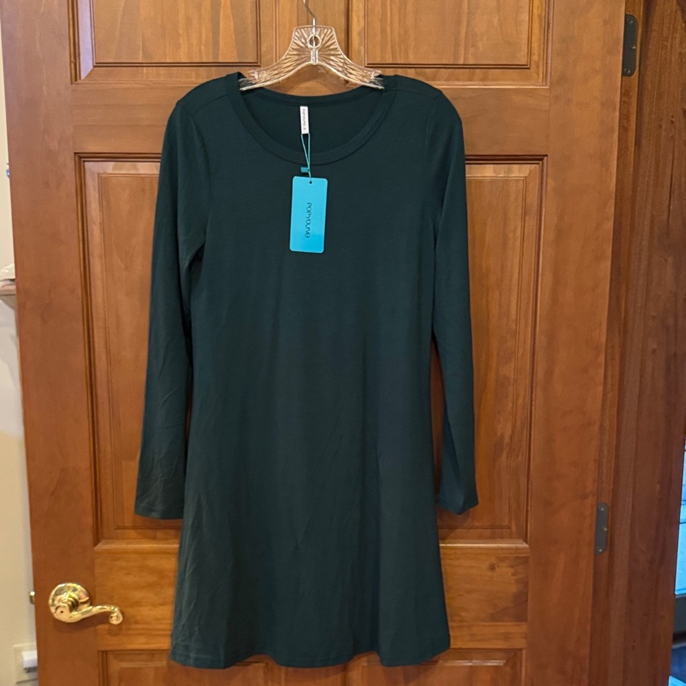 Elegant Long Sleeve Dress in Deep Green